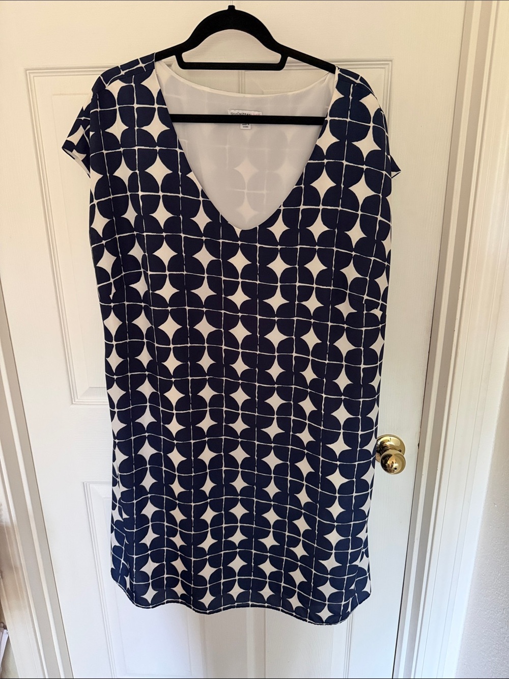 Isaac Mizrahi Navy and White Geometric V‑Neck Midi Dress